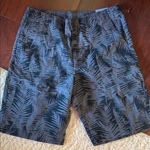 NWT Tropical print men’s shorts